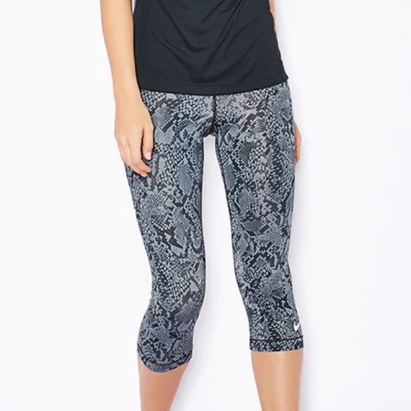 Nike Pants - NIKE PRO Black Gray Snakeskin Print DRI-FIT Compression VIXEN Capri XS